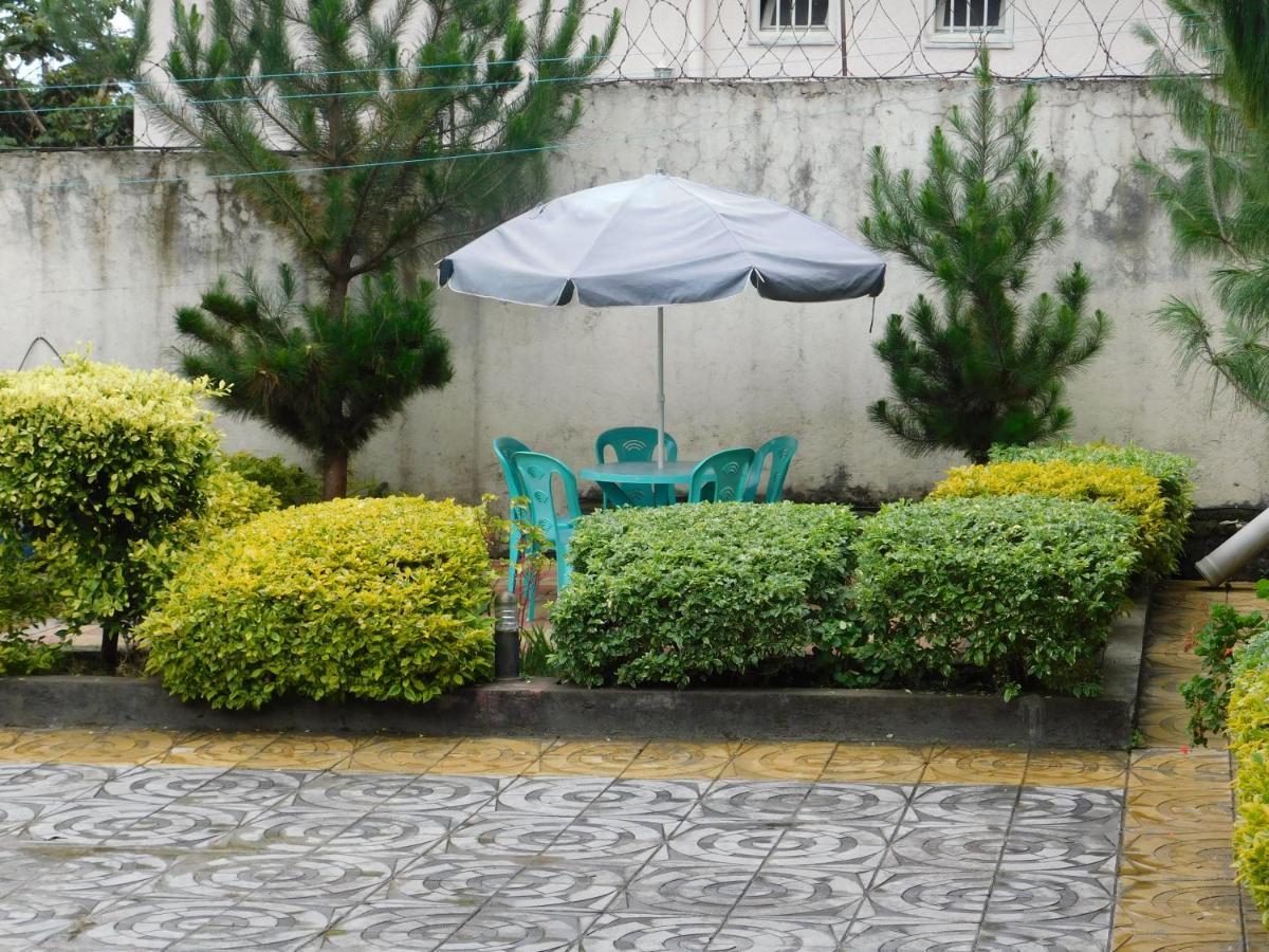 Avi Pension Addis Abeba Buitenkant foto